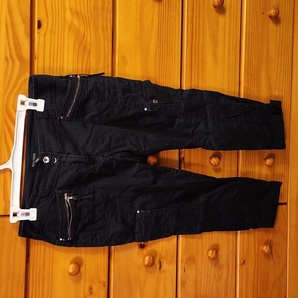Black capris